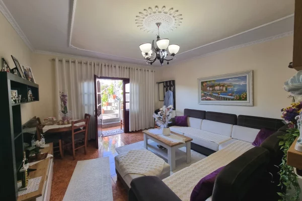 Shtepi ne shitje Shtepi Private ne Tirane, 4+1, Mobilimi E mobiluar, Pagesa 300,000  Euro.