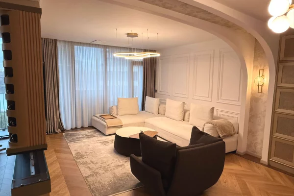 Shtepi ne shitje Apartament ne Tirane, 2+1, Mobilimi E mobiluar, Pagesa 900,000  Euro.