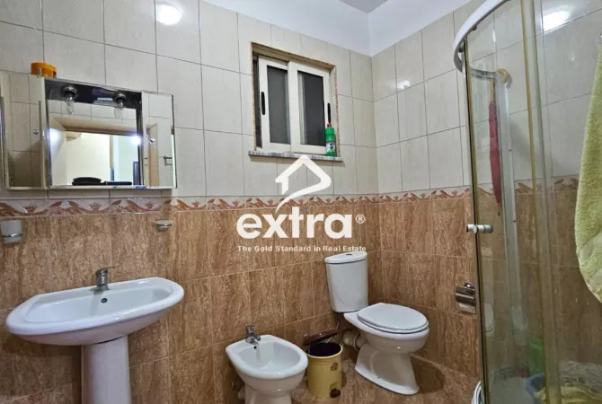 Shtepi ne shitje Apartament ne Tirane, 1+1, Mobilimi E mobiluar, Pagesa 100,000  Euro.