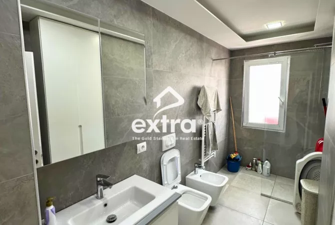 Shtepi ne shitje Apartament ne Tirane, 2+1, Mobilimi E mobiluar, Pagesa 184,000  Euro.