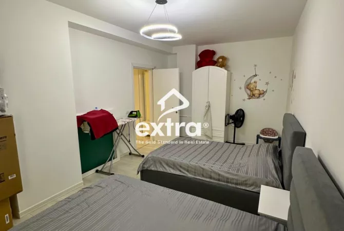 Shtepi ne shitje Apartament ne Tirane, 2+1, Mobilimi E mobiluar, Pagesa 184,000  Euro.
