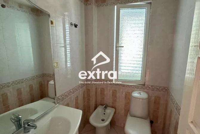 Shtepi me qera Duplex(shtepi me 2 kate) ne Tirane, 3+1, Mobilimi E mobiluar, Pagesa 850  Euro.