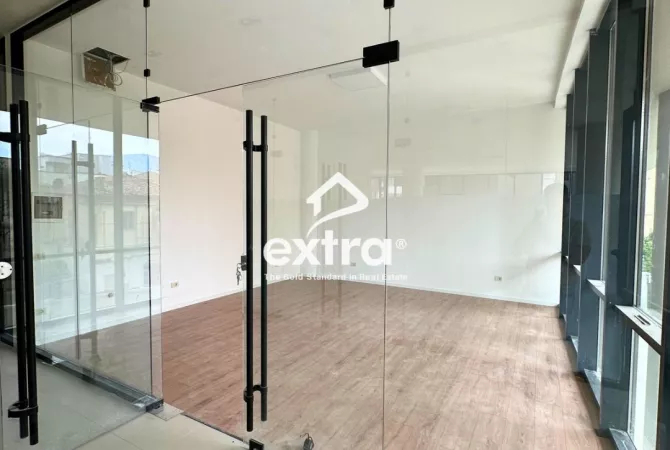 Ambiente Commerciale in Affitto 1+1 a Tirana - 1,000 Euro