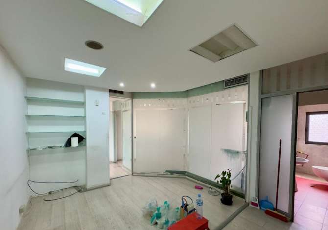 Ambient biznesi me qera 3+1 ne Tirane - 1,700 Euro