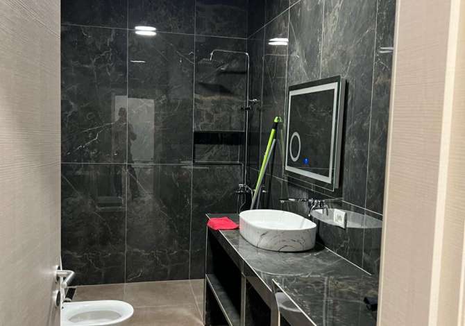 Shtepi me qera 3+1 ne Tirane - 65,000 Leke