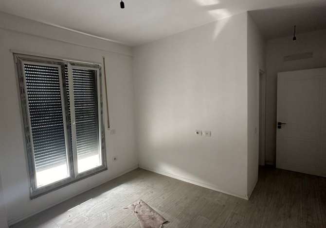 Shtepi ne shitje Apartament ne Tirane, 3+1, Mobilimi Bosh, pa mobiluar, Pagesa 150,000  Euro.