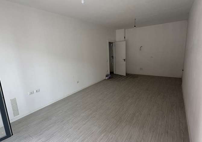 Shtepi ne shitje Apartament ne Tirane, 3+1, Mobilimi Bosh, pa mobiluar, Pagesa 150,000  Euro.