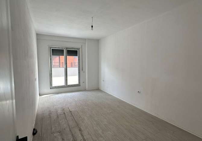 Shtepi ne shitje Apartament ne Tirane, 3+1, Mobilimi Bosh, pa mobiluar, Pagesa 150,000  Euro.