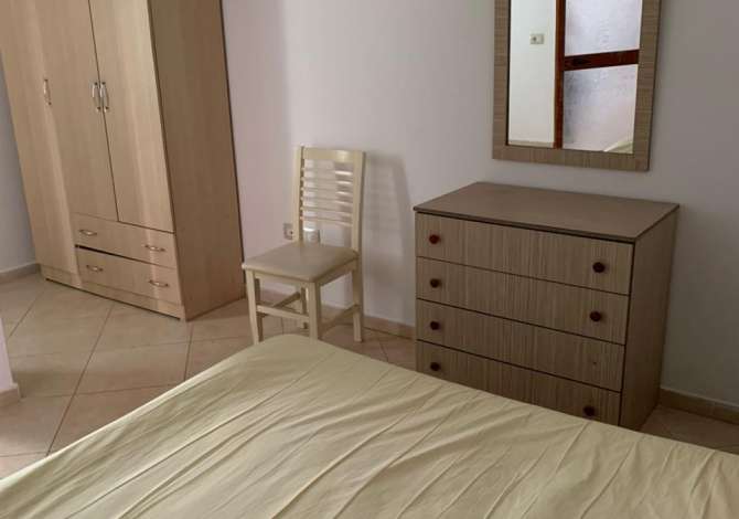 Shtepi me qera Apartament ne Tirane, 1+1, Mobilimi E mobiluar, Pagesa 300  Euro.
