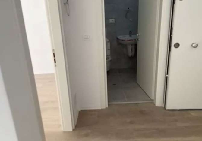 Shtepi ne shitje Apartament ne Tirane, 1+1, Mobilimi Bosh, pa mobiluar, Pagesa 67,000  Euro.