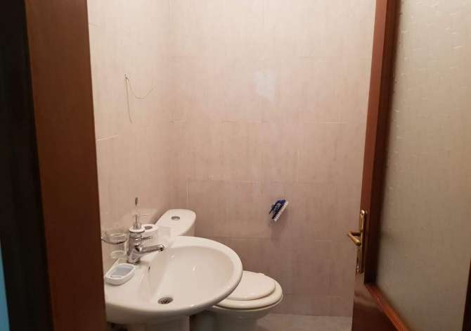 Shtepi me qera Apartament ne Tirane, 2+1, Mobilimi E mobiluar, Pagesa 550  Euro.