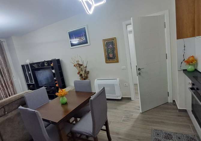 Shtepi me qera Apartament ne Tirane, 1+1, Mobilimi Pjeserisht e mobiluar, Pagesa 450  Euro.