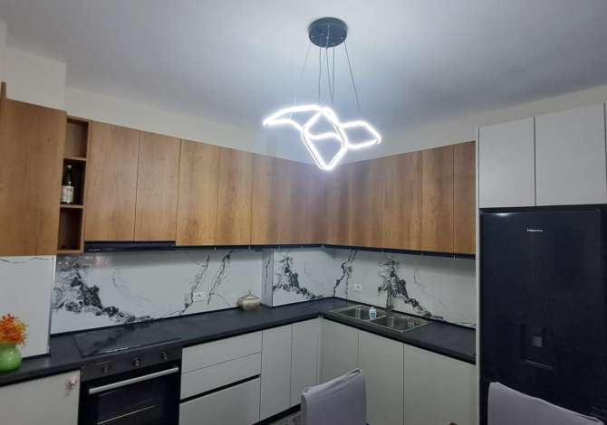 Shtepi me qera Apartament ne Tirane, 1+1, Mobilimi Pjeserisht e mobiluar, Pagesa 450  Euro.