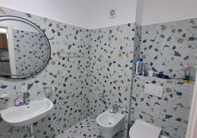 Shtepi me qera Apartament ne Tirane, 1+1, Mobilimi Pjeserisht e mobiluar, Pagesa 450  Euro.