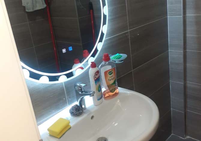 Shtepi me qera Apartament ne Tirane, 2+1, Mobilimi E mobiluar, Pagesa 600  Euro.