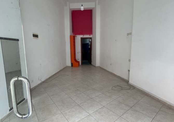 Ambient biznesi me qera 3+1 ne Tirane - 30,000 Leke