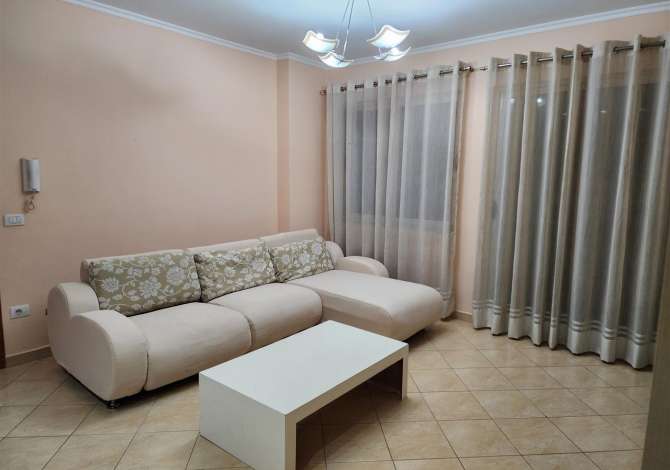Shtepi me qera Apartament ne Tirane, 2+1, Mobilimi E mobiluar, Pagesa 450  Euro.