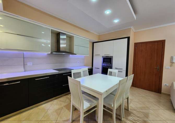 Shtepi me qera Apartament ne Tirane, 2+1, Mobilimi E mobiluar, Pagesa 450  Euro.