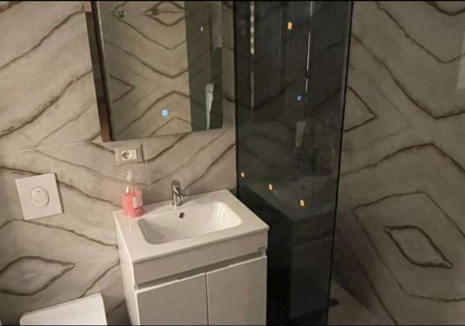 Shtepi me qera Apartament ne Tirane, 2+1, Mobilimi E mobiluar, Pagesa 800  Euro.