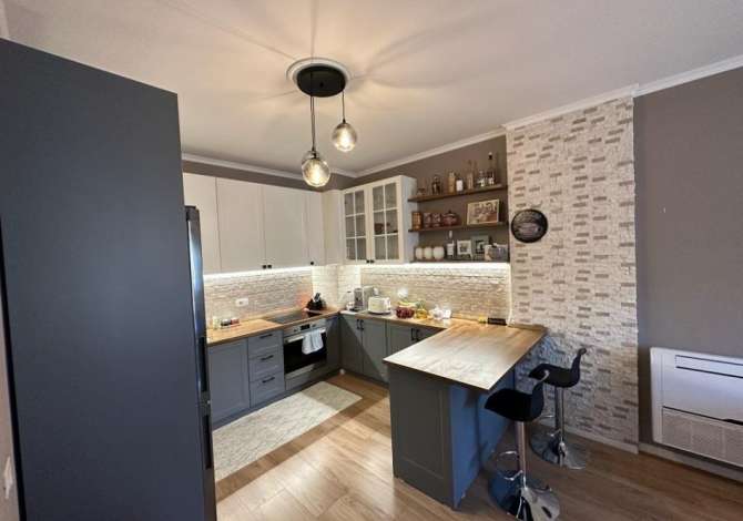 Shtepi ne shitje Apartament ne Tirane, 2+1, Mobilimi E mobiluar, Pagesa 165,000  Euro.