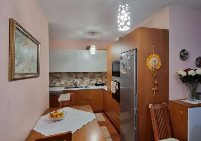 Shtepi me qera Apartament ne Tirane, 2+1, Mobilimi E mobiluar, Pagesa 600  Euro.