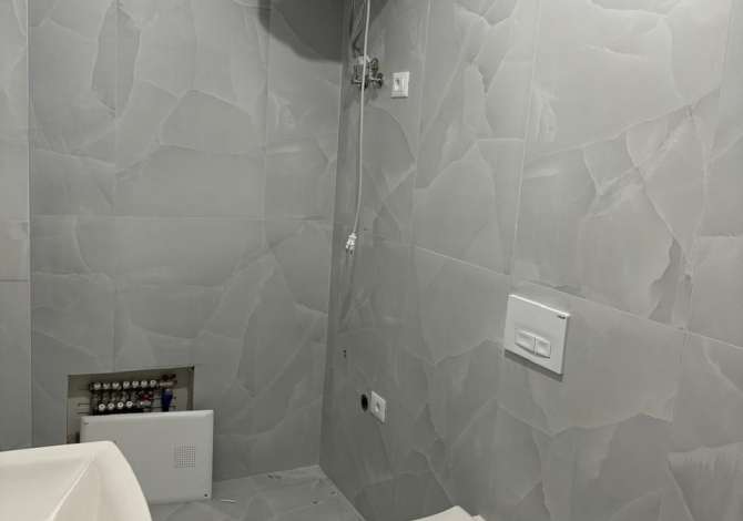 Shtepi ne shitje Apartament ne Tirane, 1+1, Mobilimi Bosh, pa mobiluar, Pagesa 80,000  Euro.