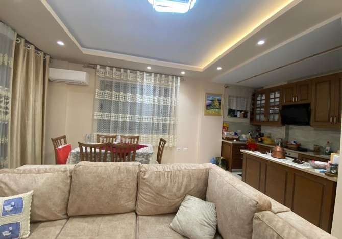 Shtepi me qera 2+1 ne Tirane - 525 Euro