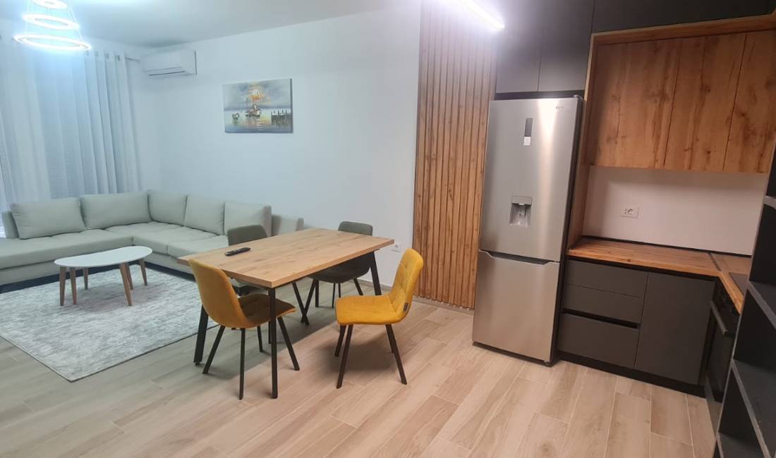 Shtepi me qera Apartament ne Tirane, 2+1, Mobilimi E mobiluar, Pagesa 700  Euro.