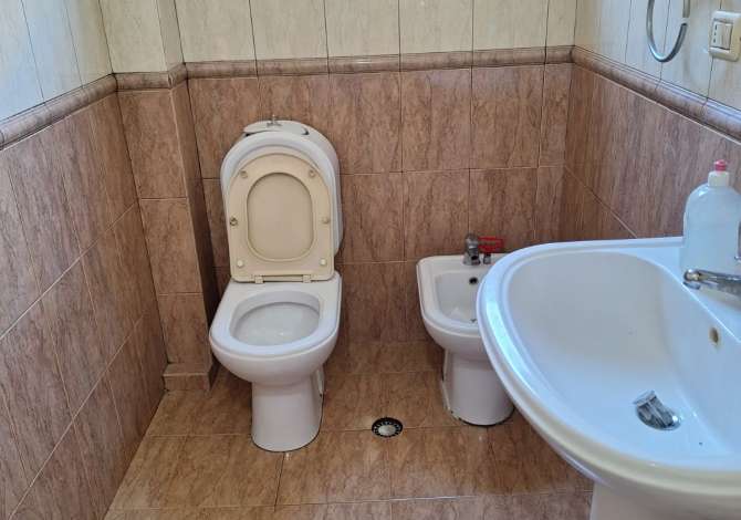 Jepet ambient biznesi  me qera  ne Myslym Shyri  