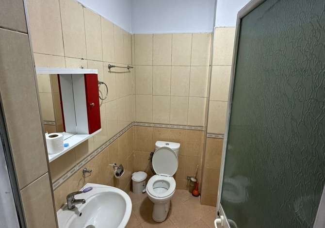 Shtepi me qera Apartament ne Tirane, 2+1, Mobilimi E mobiluar, Pagesa 450  Euro.