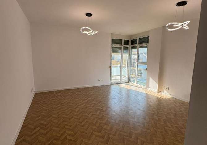 Shtepi ne shitje Apartament ne Tirane, 2+1, Mobilimi Bosh, pa mobiluar, Pagesa 180,000  Euro.
