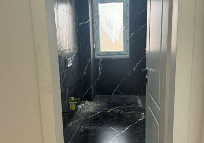 Shtepi ne shitje Apartament ne Tirane, 2+1, Mobilimi Bosh, pa mobiluar, Pagesa 180,000  Euro.