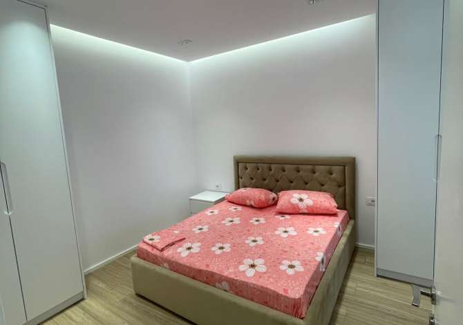 Shtepi me qera Apartament ne Tirane, 2+1, Mobilimi E mobiluar, Pagesa 650  Euro.