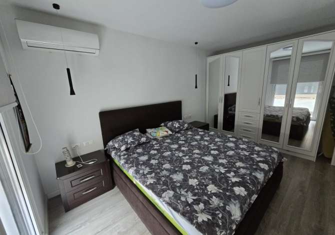 Shtepi ne shitje Apartament ne Tirane, 2+1, Mobilimi E mobiluar, Pagesa 250,000  Euro.