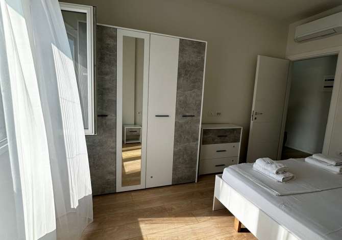 Shtepi me qera Apartament ne Tirane, 2+1, Mobilimi E mobiluar, Pagesa 1,200  Euro.