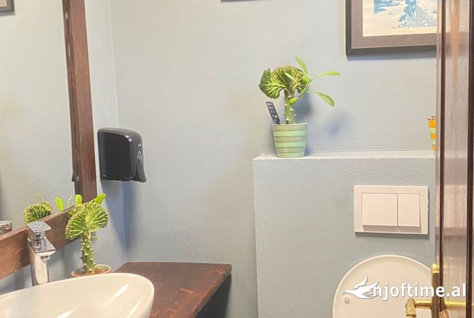 Shitet biznesi, prane Gardes