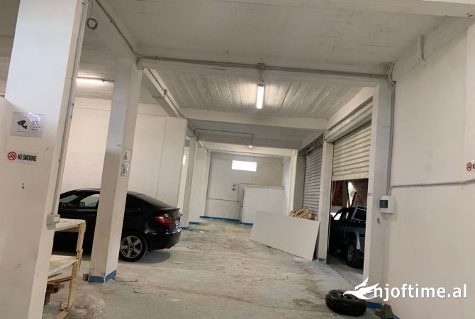 Ambient biznesi me qera 4+1 ne Tirane - 60,000 Leke