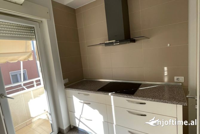 Shtepi me qera 3+1 ne Tirane - 1,500 Euro