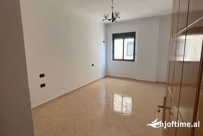 Shtepi me qera Apartament ne Tirane, 2+1, Mobilimi E mobiluar, Pagesa 500  Euro.