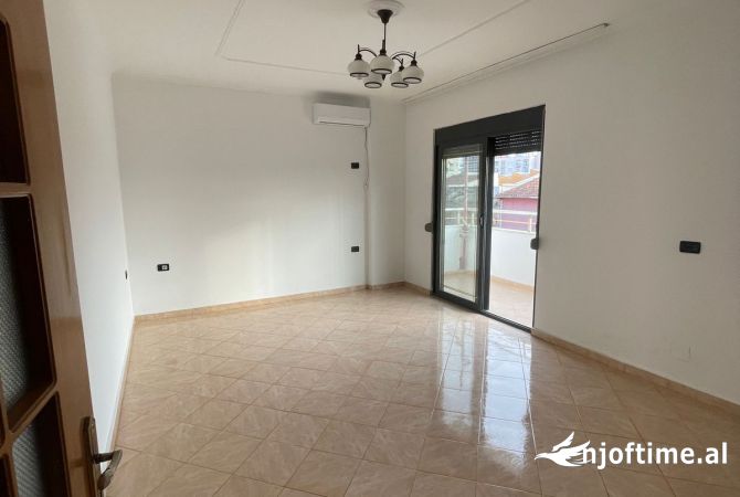 Shtepi me qera Apartament ne Tirane, 2+1, Mobilimi E mobiluar, Pagesa 500  Euro.