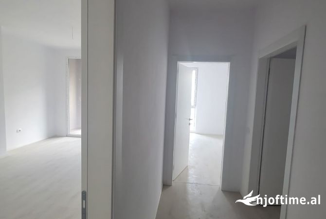 Shtepi me qera Apartament ne Tirane, 2+1, Mobilimi Bosh, pa mobiluar, Pagesa 500  Euro.