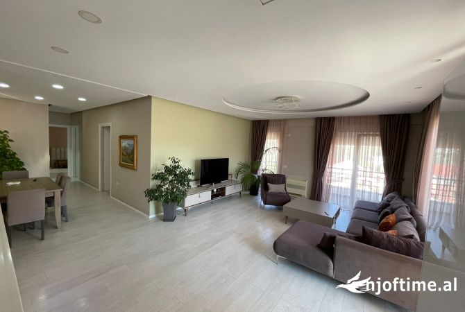 Shtepi me qera 3+1 ne Tirane - 1,100 Euro