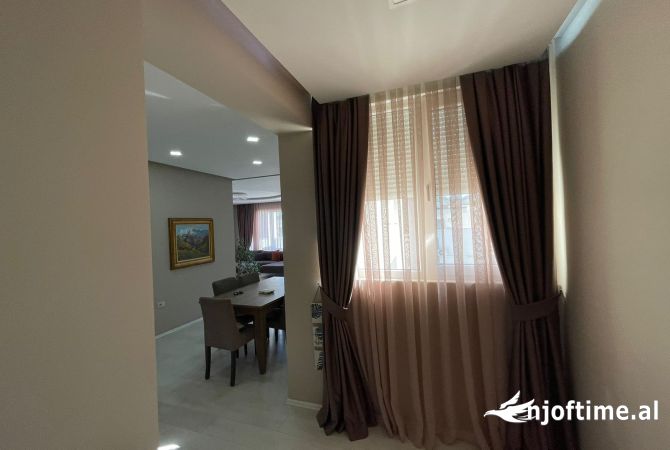 Shtepi me qera 3+1 ne Tirane - 1,100 Euro