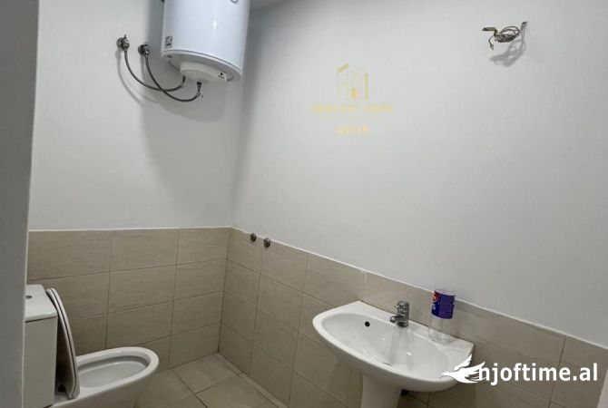 Ambient biznesi me qera 3+1 ne Tirane - 700 Euro