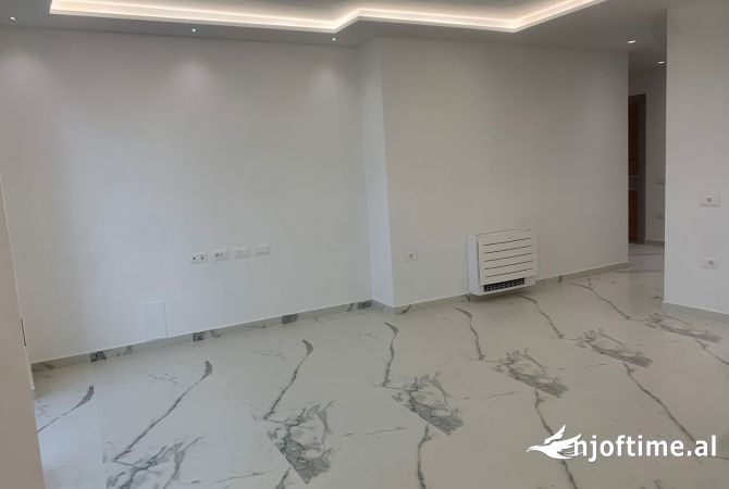 Shtepi me qera Apartament ne Tirane, 2+1, Mobilimi E mobiluar, Pagesa 1,000  Euro.