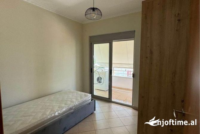 Shtepi me qera Apartament ne Tirane, 3+1, Mobilimi E mobiluar, Pagesa 650  Euro.