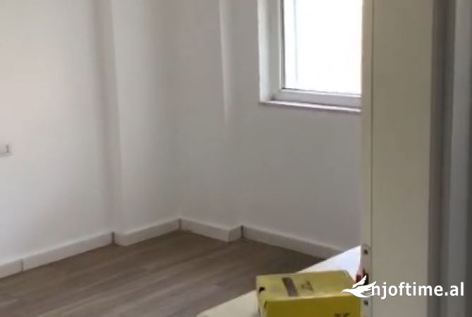 Shtepi ne shitje Apartament ne Tirane, 2+1, Mobilimi E mobiluar, Pagesa 148,000  Euro.