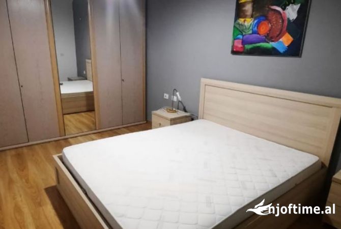 Shtepi me qera Apartament ne Tirane, 2+1, Mobilimi E mobiluar, Pagesa 500  Euro.