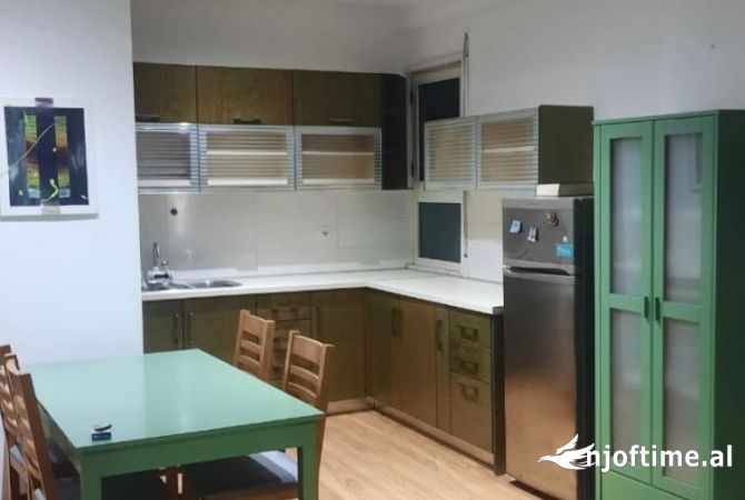 Shtepi me qera Apartament ne Tirane, 2+1, Mobilimi E mobiluar, Pagesa 500  Euro.