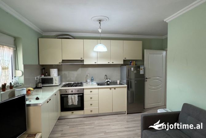 Shtepi ne shitje Apartament ne Tirane, 2+1, Mobilimi E mobiluar, Pagesa 98,000  Euro.